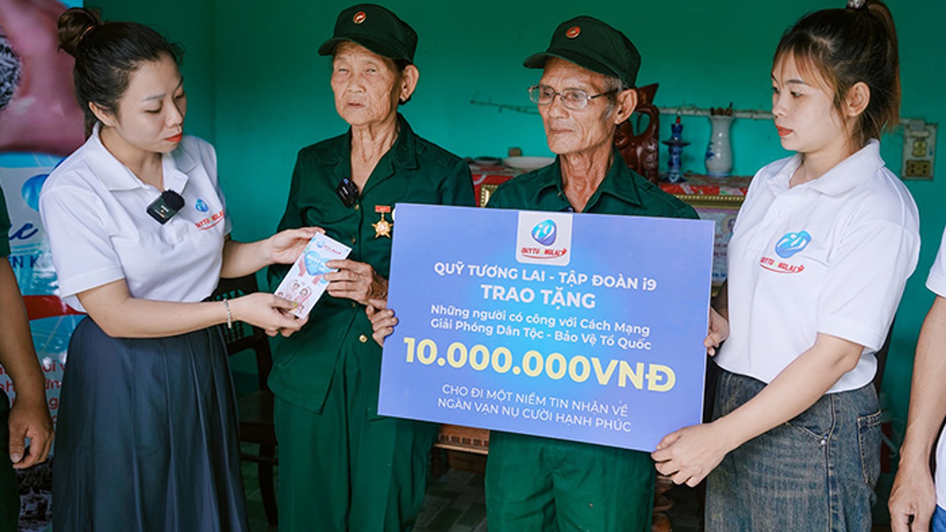 Đội ngũ hỗ trợ khách hàng chuyên nghiệp của J88.best sẵn sàng giúp đỡ